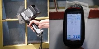 Olympus Innov-X DELTA手持式XRF分析仪正在筛查污染物质：检测窗户上的含铅漆层以及尘扫物质。